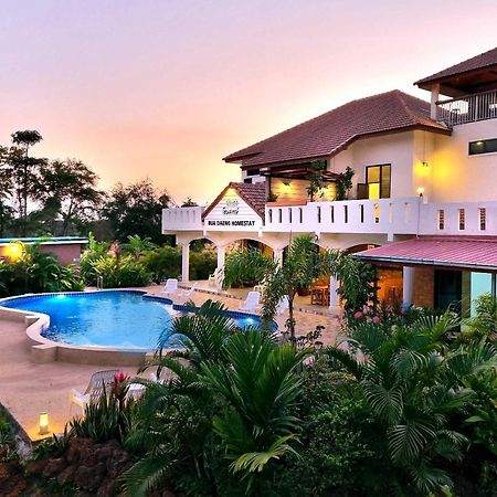 Bua Daeng Homestay Resort Kumphawapi Zewnętrze zdjęcie