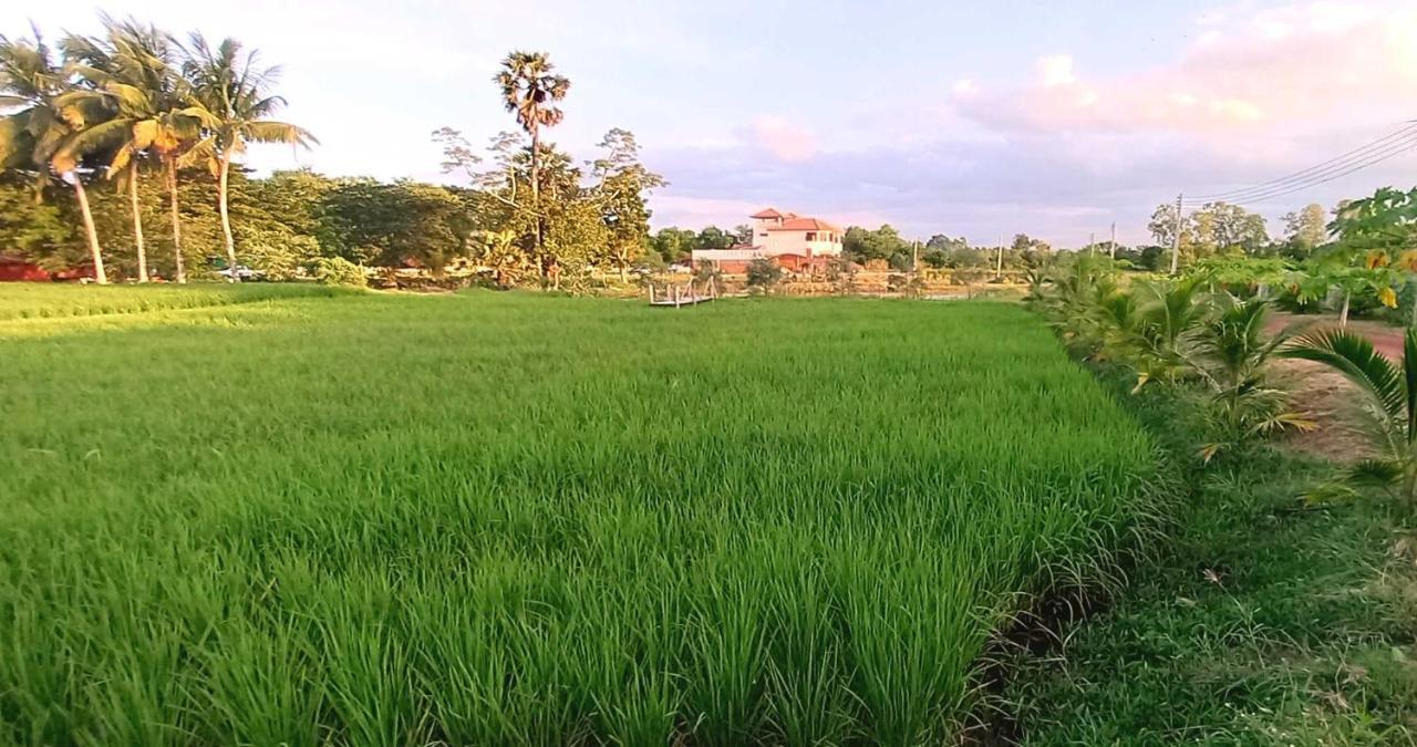 Bua Daeng Homestay Resort Kumphawapi Zewnętrze zdjęcie