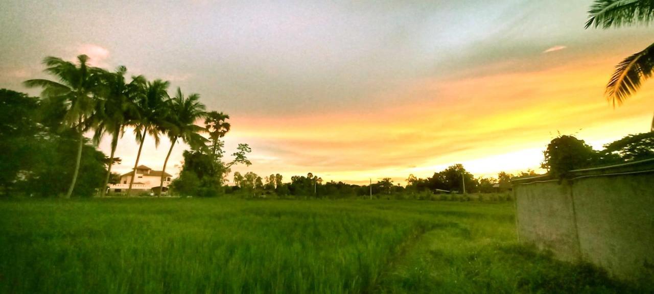 Bua Daeng Homestay Resort Kumphawapi Zewnętrze zdjęcie