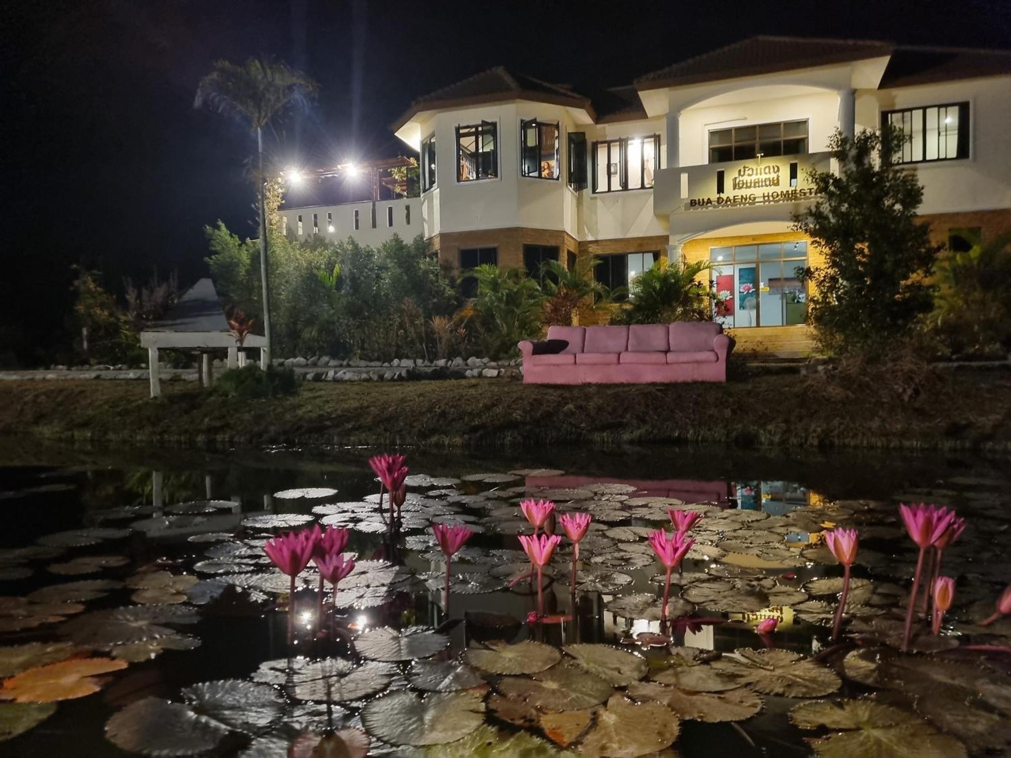 Bua Daeng Homestay Resort Kumphawapi Zewnętrze zdjęcie