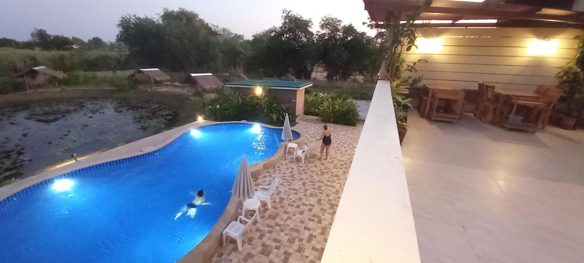 Bua Daeng Homestay Resort Kumphawapi Zewnętrze zdjęcie