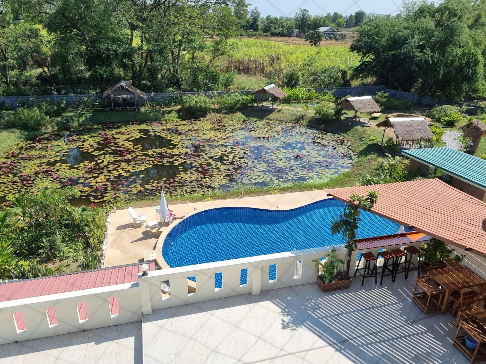 Bua Daeng Homestay Resort Kumphawapi Zewnętrze zdjęcie