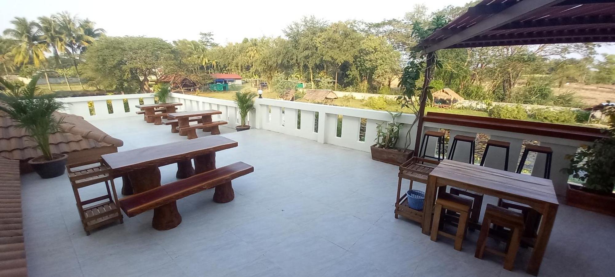 Bua Daeng Homestay Resort Kumphawapi Zewnętrze zdjęcie