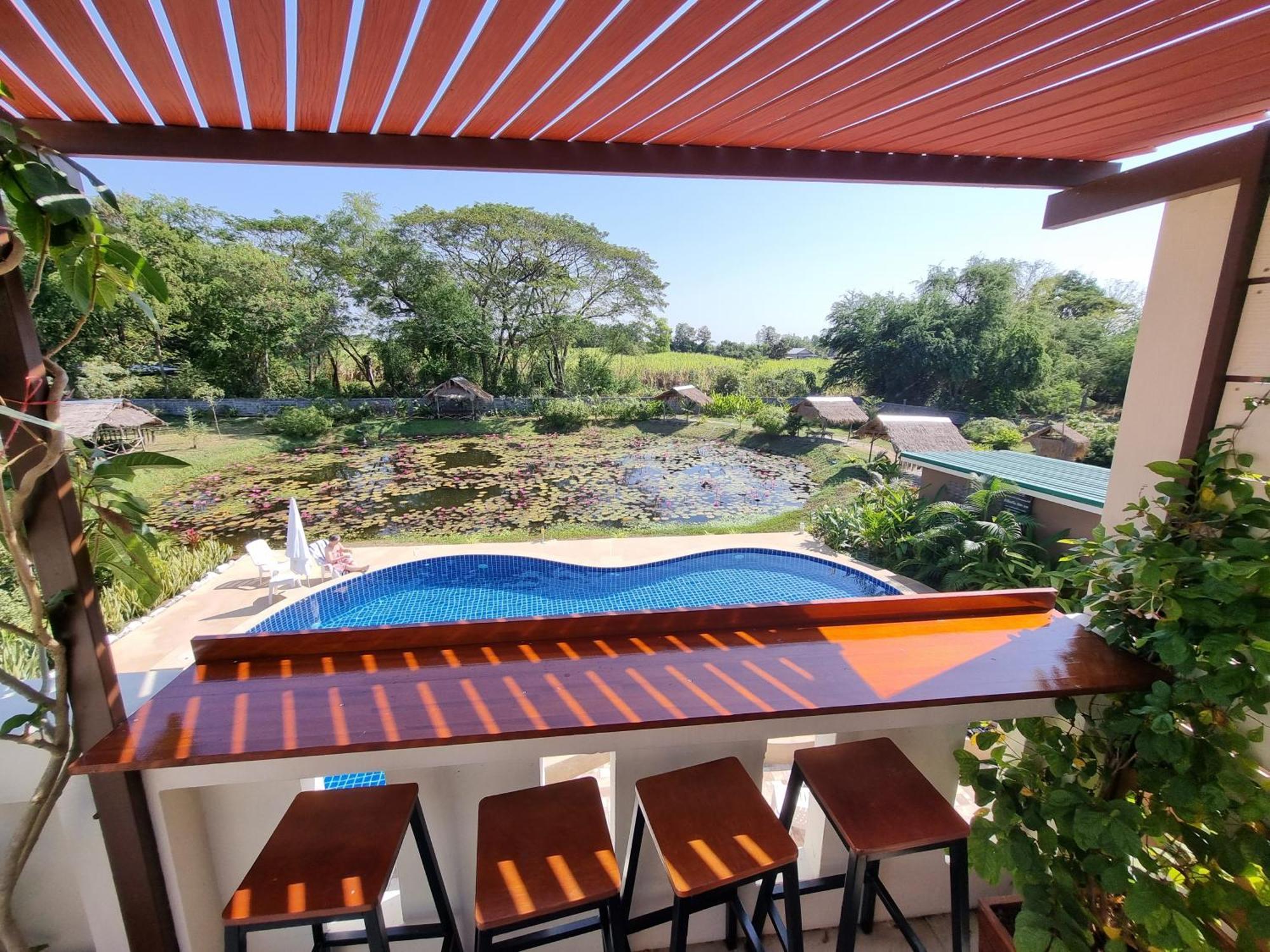 Bua Daeng Homestay Resort Kumphawapi Zewnętrze zdjęcie