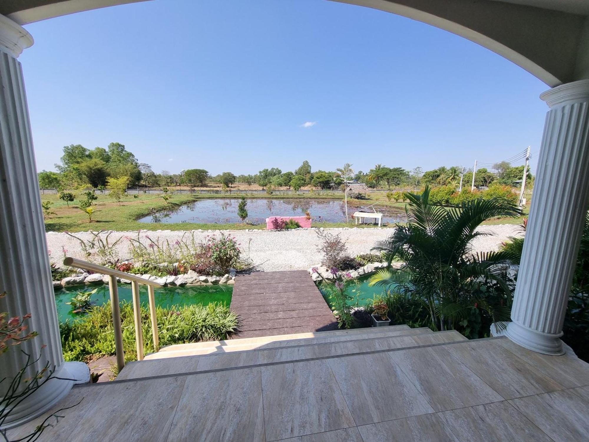 Bua Daeng Homestay Resort Kumphawapi Zewnętrze zdjęcie