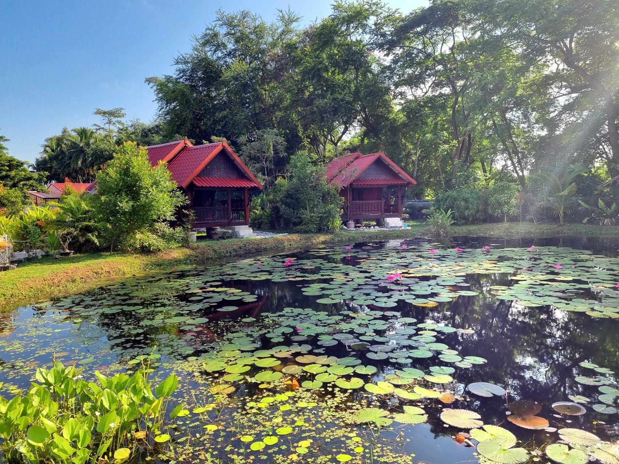 Bua Daeng Homestay Resort Kumphawapi Zewnętrze zdjęcie