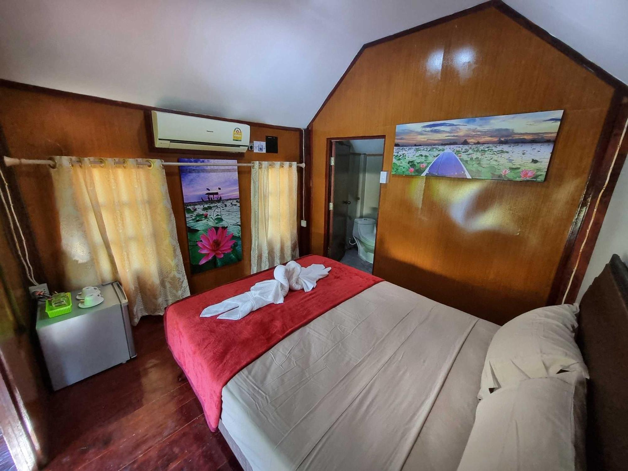 Bua Daeng Homestay Resort Kumphawapi Zewnętrze zdjęcie