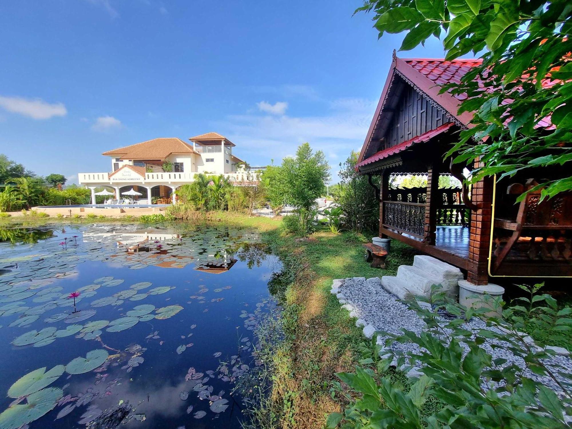 Bua Daeng Homestay Resort Kumphawapi Zewnętrze zdjęcie