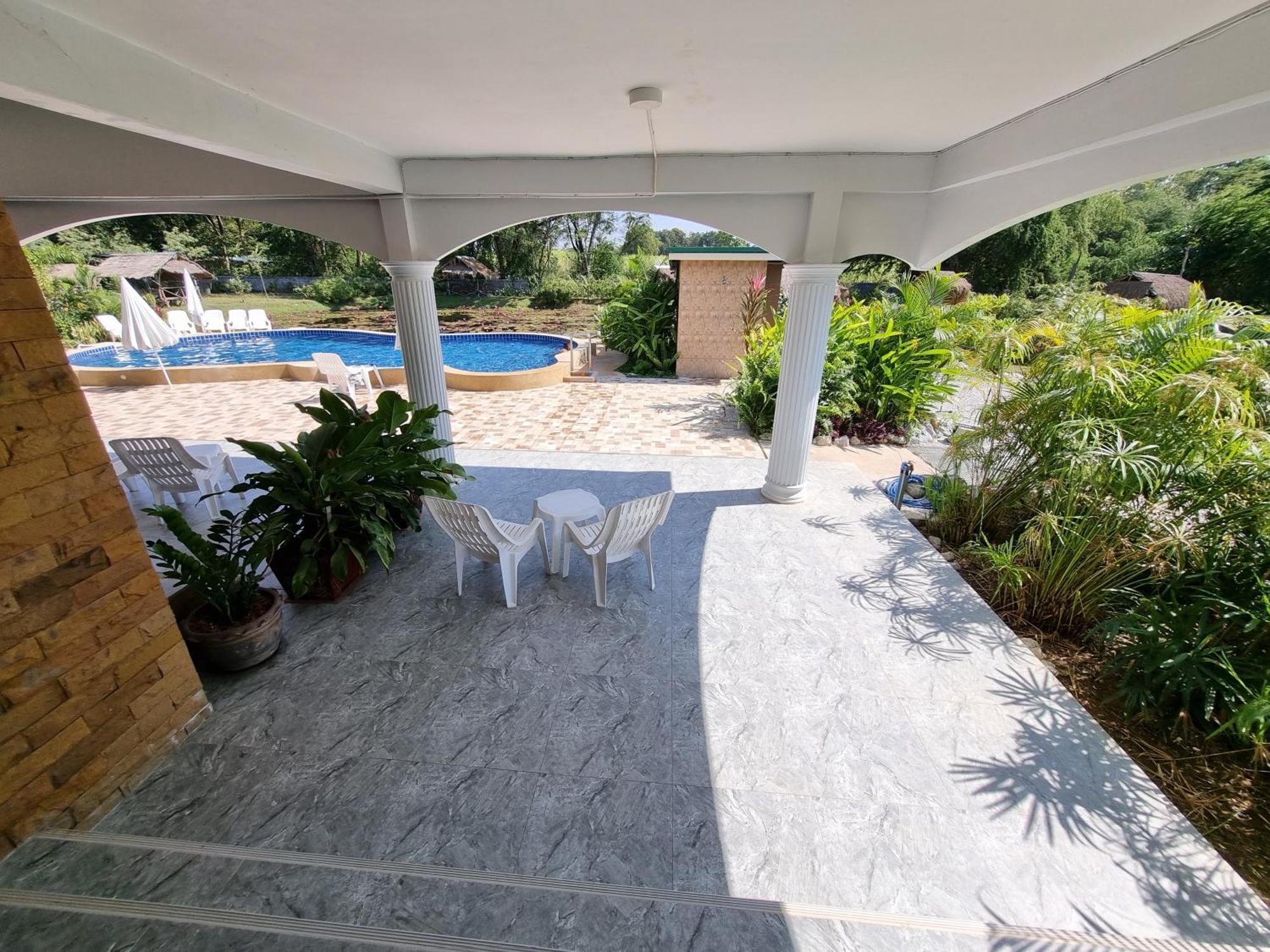 Bua Daeng Homestay Resort Kumphawapi Zewnętrze zdjęcie