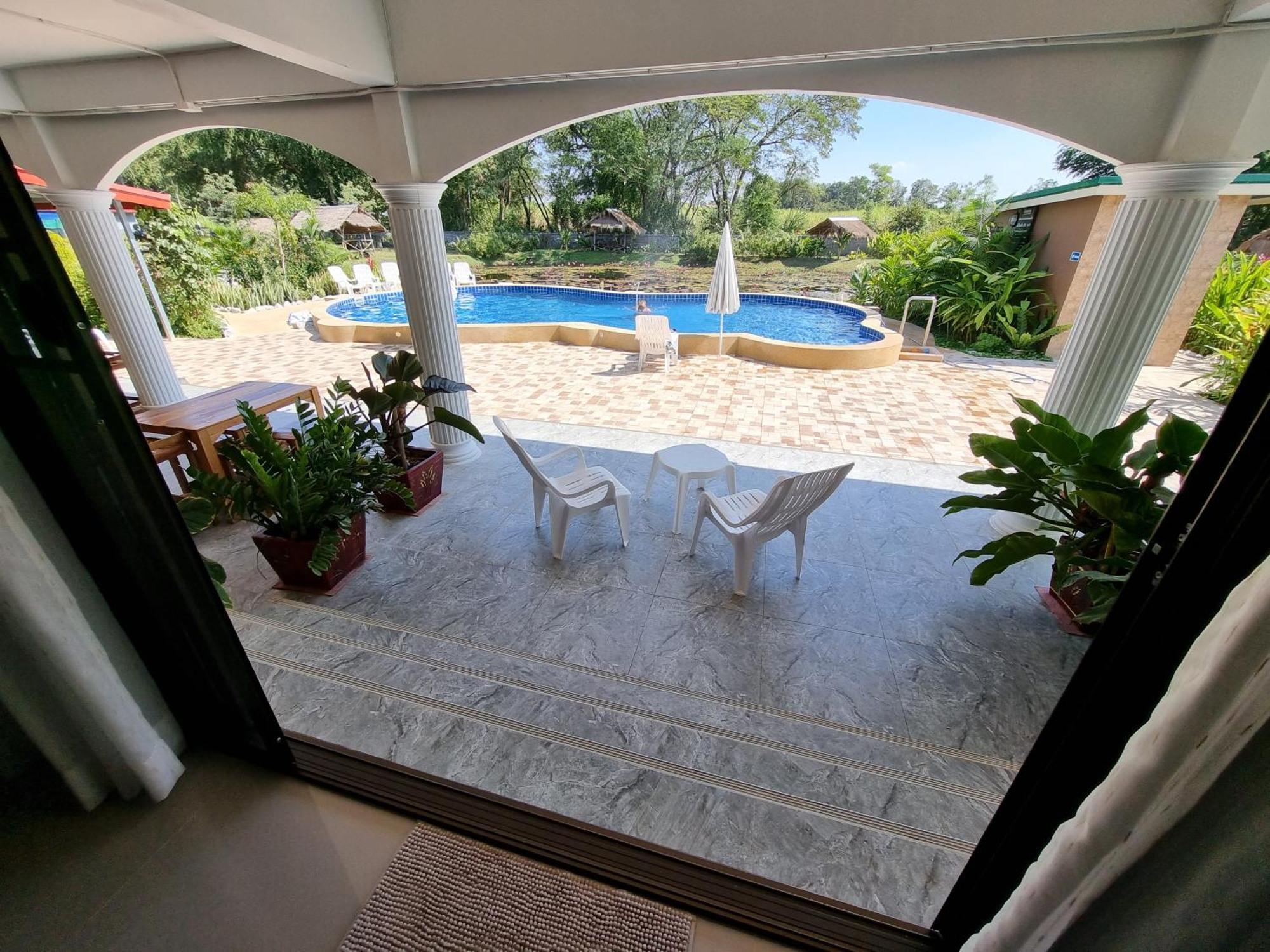 Bua Daeng Homestay Resort Kumphawapi Zewnętrze zdjęcie