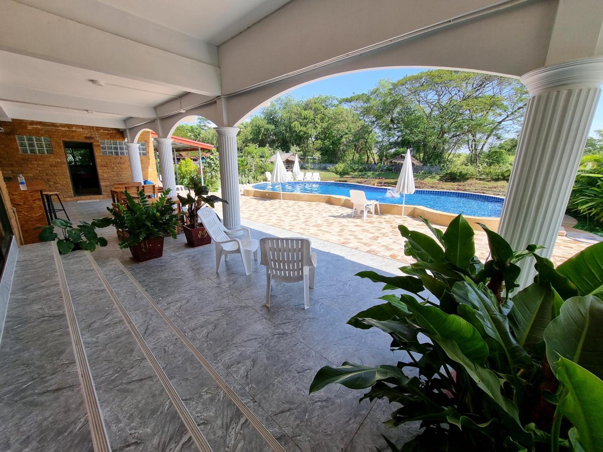 Bua Daeng Homestay Resort Kumphawapi Zewnętrze zdjęcie